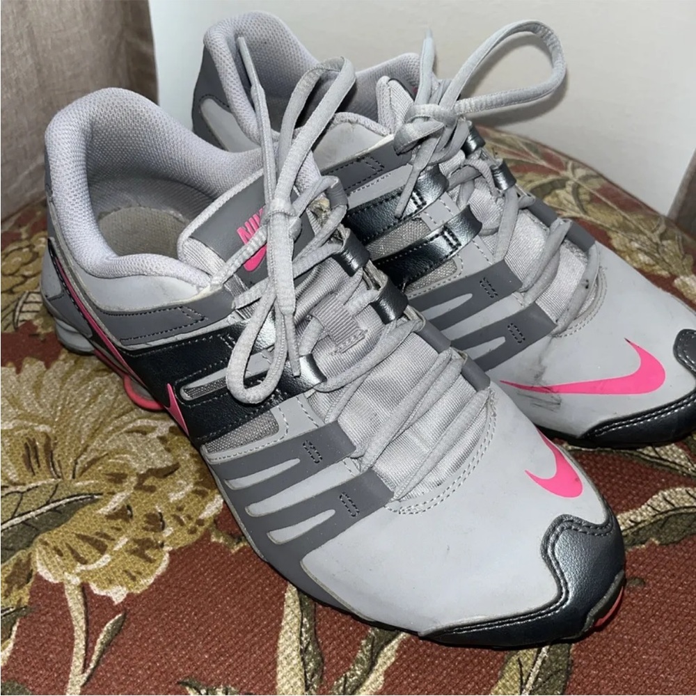 nike size 6.5 youth sneakers